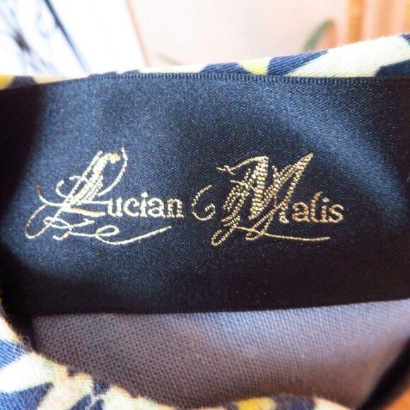 Lucian Matis runway skirt, stiffed material in perfect condition, rigid fabric. - Picture 6 of 7